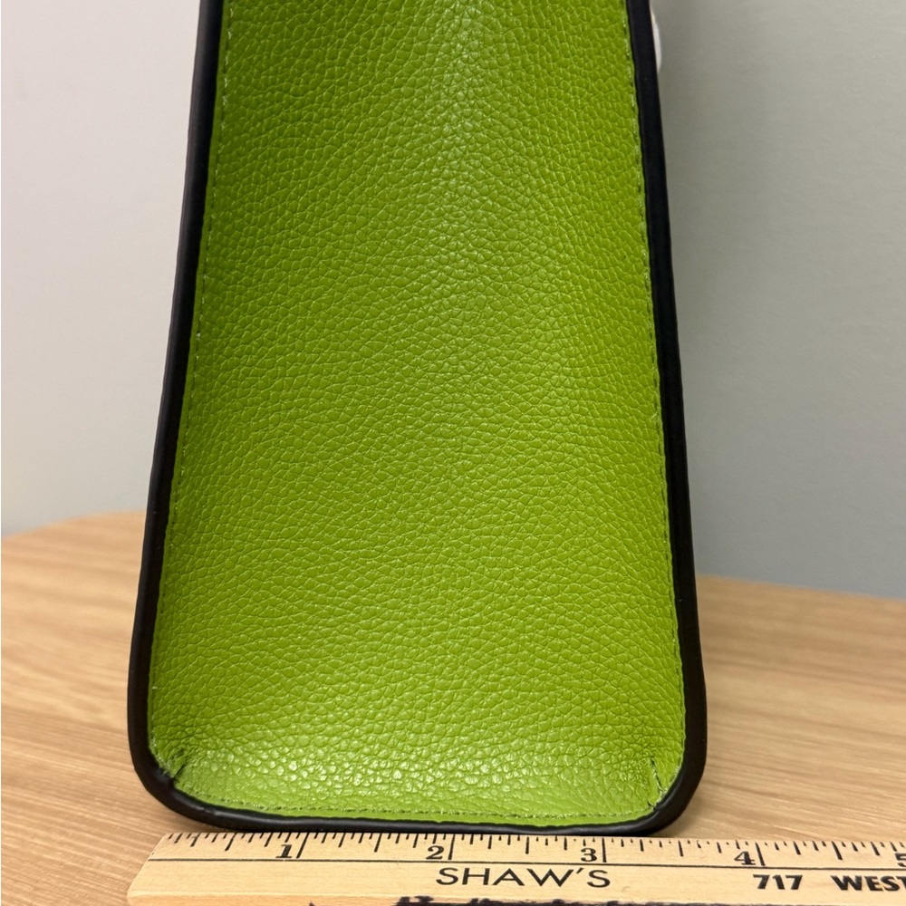 Marc Jacobs Green Pebbled Leather Tote Bag NWT
Easter Bag - Picture 9 of 15